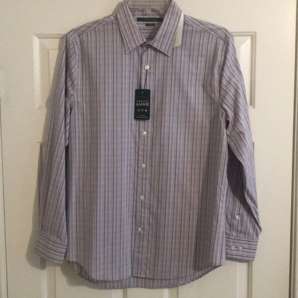 Men’s Perry Ellis button down shirt. Light purple.